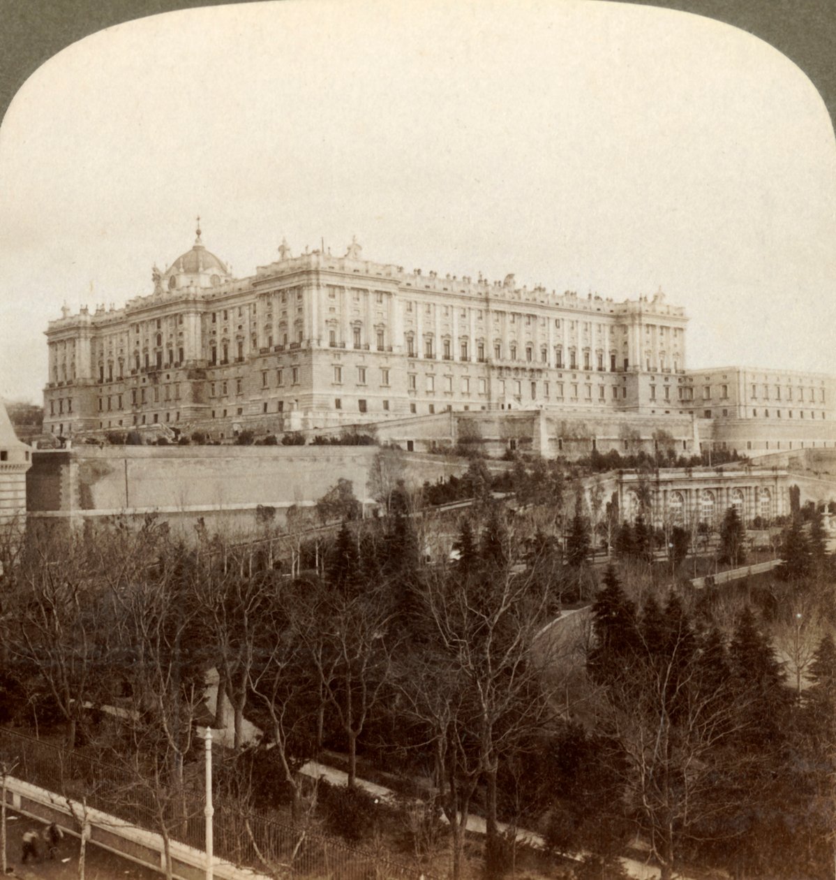 القصر الملكي المهيب ، و Royal Park Campo del Moro ... مدريد ، إسبانيا ، 1902. بواسطة أندروود أند أندروود