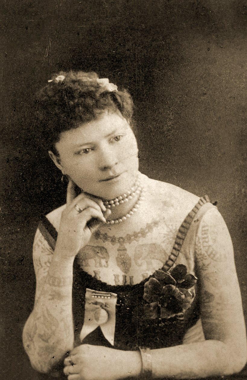 صورة لامرأة موشومة ، 1905 بواسطة غير معروف