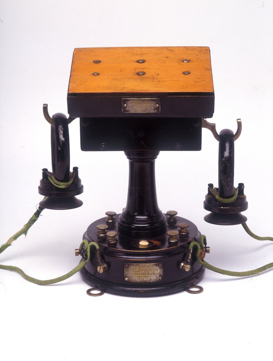 هاتف Ader (أو ميكروفون Ader-Gower): 1878 Collection France Telecom بواسطة فنان غير معروف