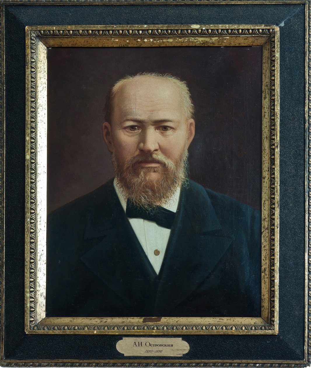 الكسندر أوستروفسكي - صورة للرسام المسرحي الكسندر ن. أوستروفسكي (1823-1886) ، مجهول. زيت على قماش ، النصف الثاني من القرن التاسع عشر ، متحف أ. أوستروفسكي الحكومي ، Shchelykovo بواسطة فنان غير معروف