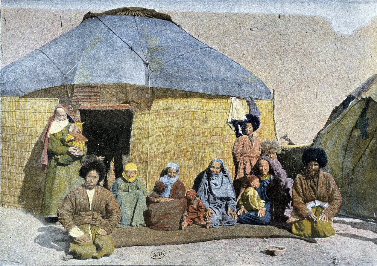 مجموعة من Tekes (البدو الروس) أمام خيامهم ، أواخر القرن التاسع عشر بواسطة فنان غير معروف