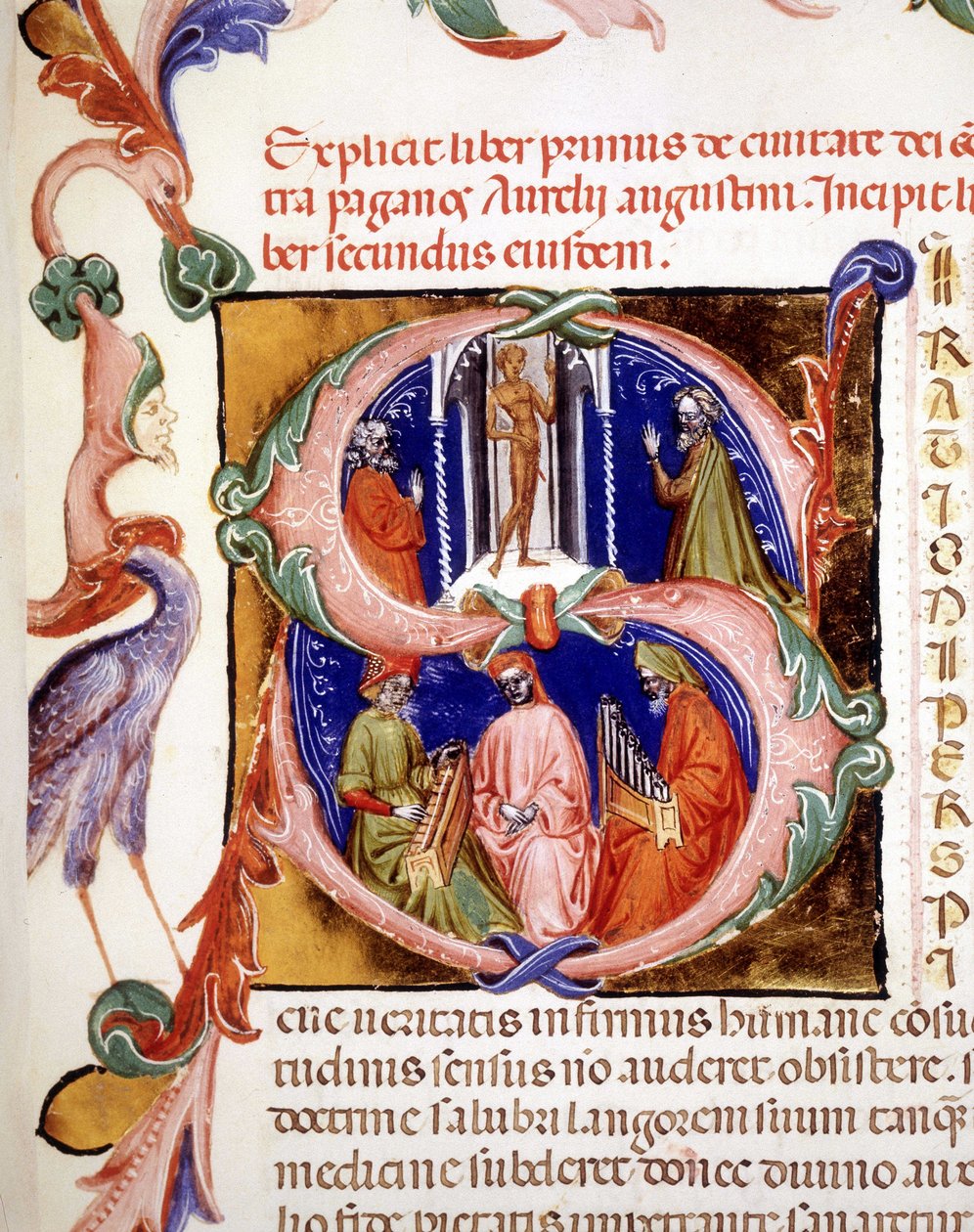 Lettrine of "s" مع منمنمات تصور الوثنيين يبجلون معبودهم ، أسفل موسيقيين ومغني - في "De civitate dei" للقديس أوغسطين ، أوائل القرن الخامس عشر. البلدية الكتاب المقدس. ريميني. بواسطة فنان غير معروف