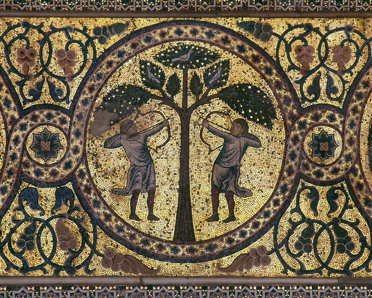 فسيفساء الصيد الملكي (قرب) ، غرفة النافورة ، 1165-67 بواسطة غير معروف