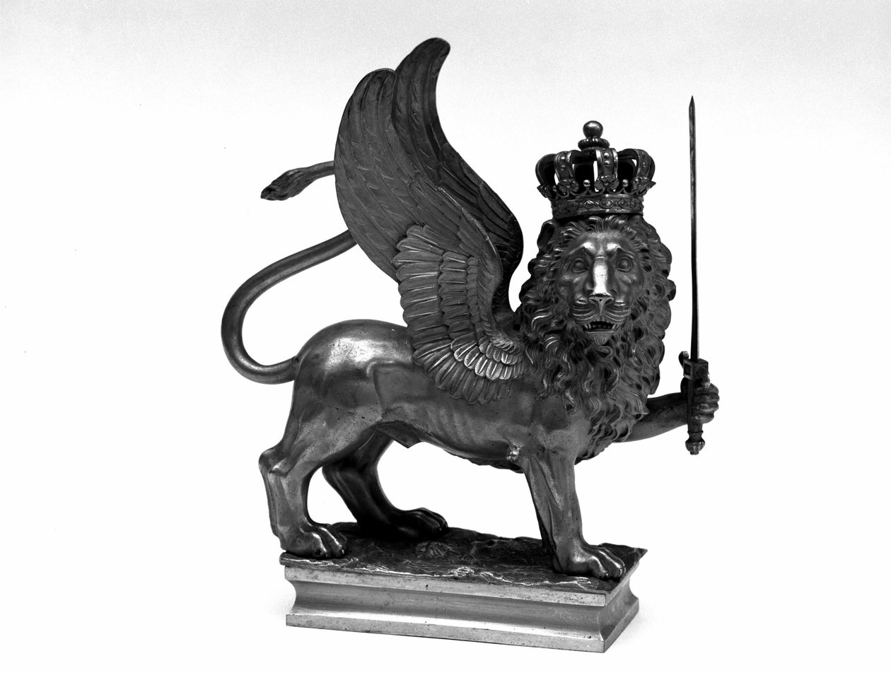 الحرب النابليونية: ساق تحمل العلم مع أسد البندقية المستخدم في الحملة الروسية. 1812. ميلان Museo del Risorgimento بواسطة فنان غير معروف