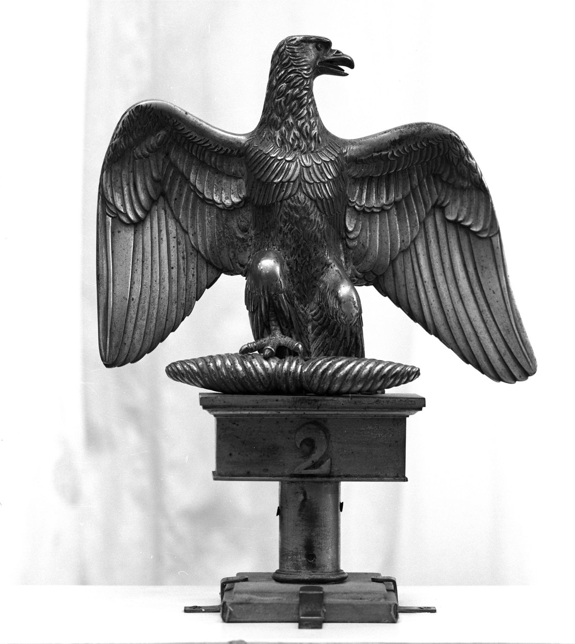 الحروب النابليونية: جذع يحمل العلم استخدم خلال الحملة الروسية. ميلان ، Museo del Risorgimento. بواسطة فنان غير معروف