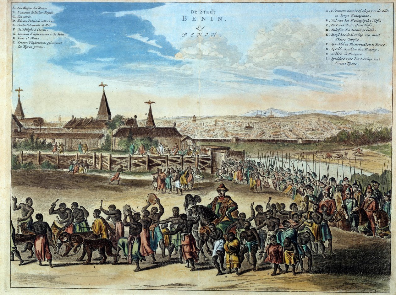 عاصمة نيجيريا لمملكة بنين خروج رسمي للملك هويجبادجا (1645-1689) في أوبامي عام 1680. نقش من 1686. باريس ، فنون أفريقية وأوقيانوسية. بواسطة فنان غير معروف