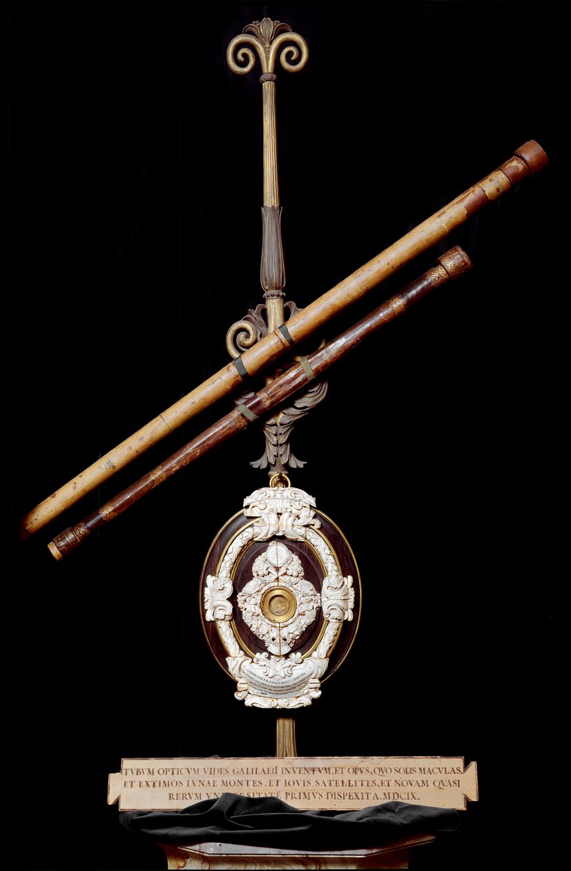 العدسة الموضوعية والإطار الفلكي للجليل أو جاليليو جاليلي (1564-1642). 1610. متحف تاريخ العلوم ، فلورنسا بواسطة فنان غير معروف