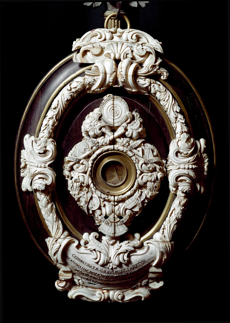 عدسة موضوعية للإطار الفلكي للجليل أو جاليليو جاليلي (1564-1642). 1609-1610. متحف تاريخ العلوم ، فلورنسا بواسطة فنان غير معروف