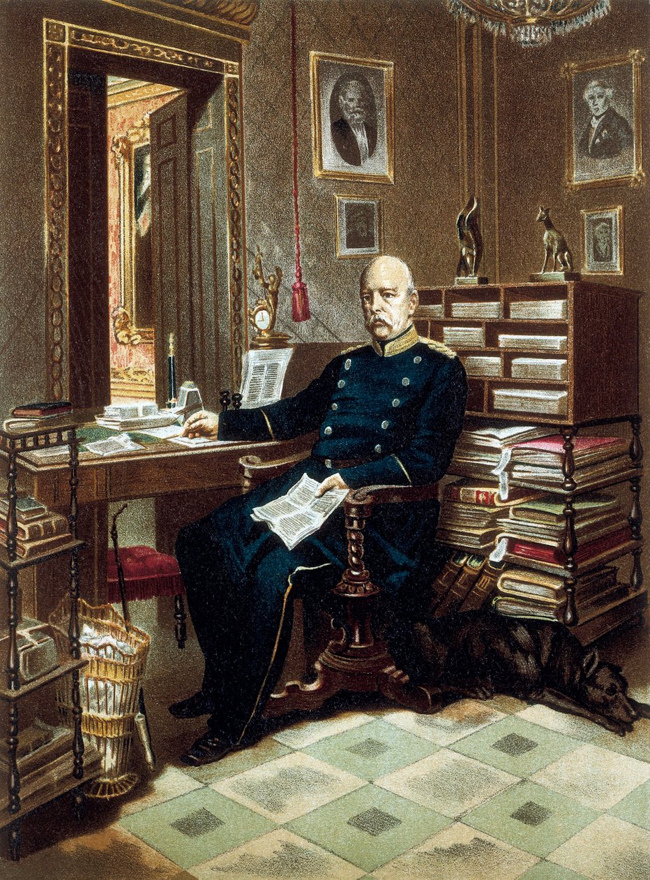 صورة للأمير أوتو فون بسمارك (1815-1898) ، المستشار والسياسي البروسي ، في مكتبه. طباعة حجرية ملونة بواسطة فنان غير معروف