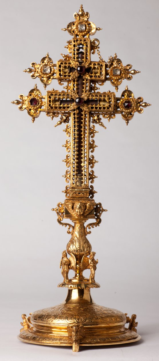 صليب الإغاثة. صناعة المعادن بالمجوهرات. الأصل دير (Saint-Amand Tournai ، Elnone سابقًا. القرن السادس عشر. بواسطة فنان غير معروف