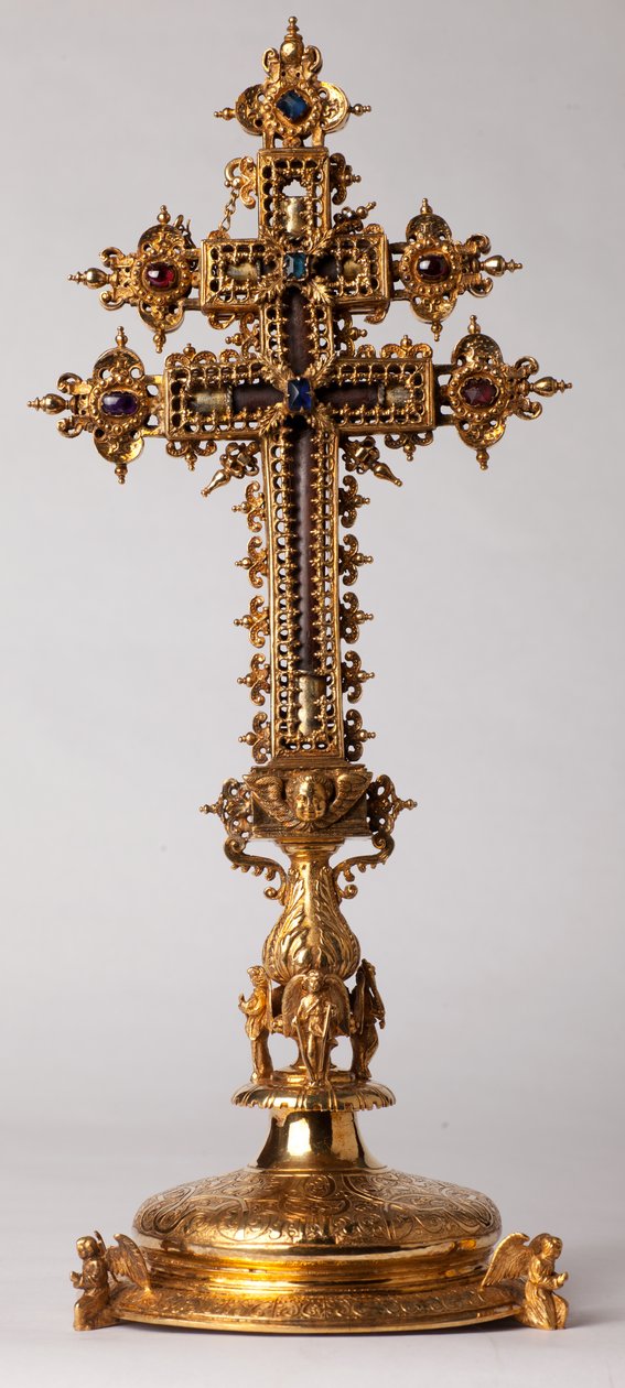 صليب الإغاثة. صناعة المعادن بالمجوهرات. الأصل دير (Saint-Amand Tournai ، Elnone سابقًا. القرن السادس عشر. بواسطة فنان غير معروف