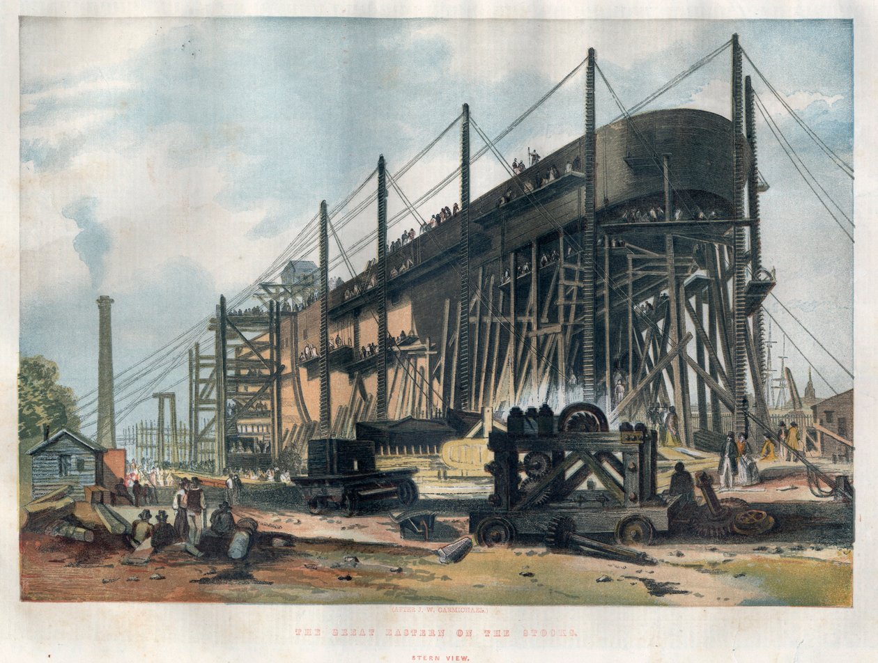 منظر مؤخرة السفينة العابرة للمحيط الأطلسي “Great Eastern” (Leviathan) قيد الإنشاء في حوض بناء السفن Thames في لندن. نقش في "" أخبار لندن المصورة "بتاريخ ٧ نوفمبر ١٨٥٧. بواسطة فنان غير معروف