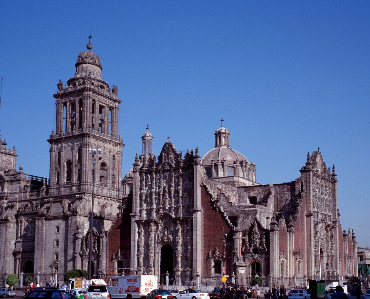 Baroque art: view of the Metropolitan Cathedral of Mexico City. 18th century Mexico. بواسطة فنان غير معروف
