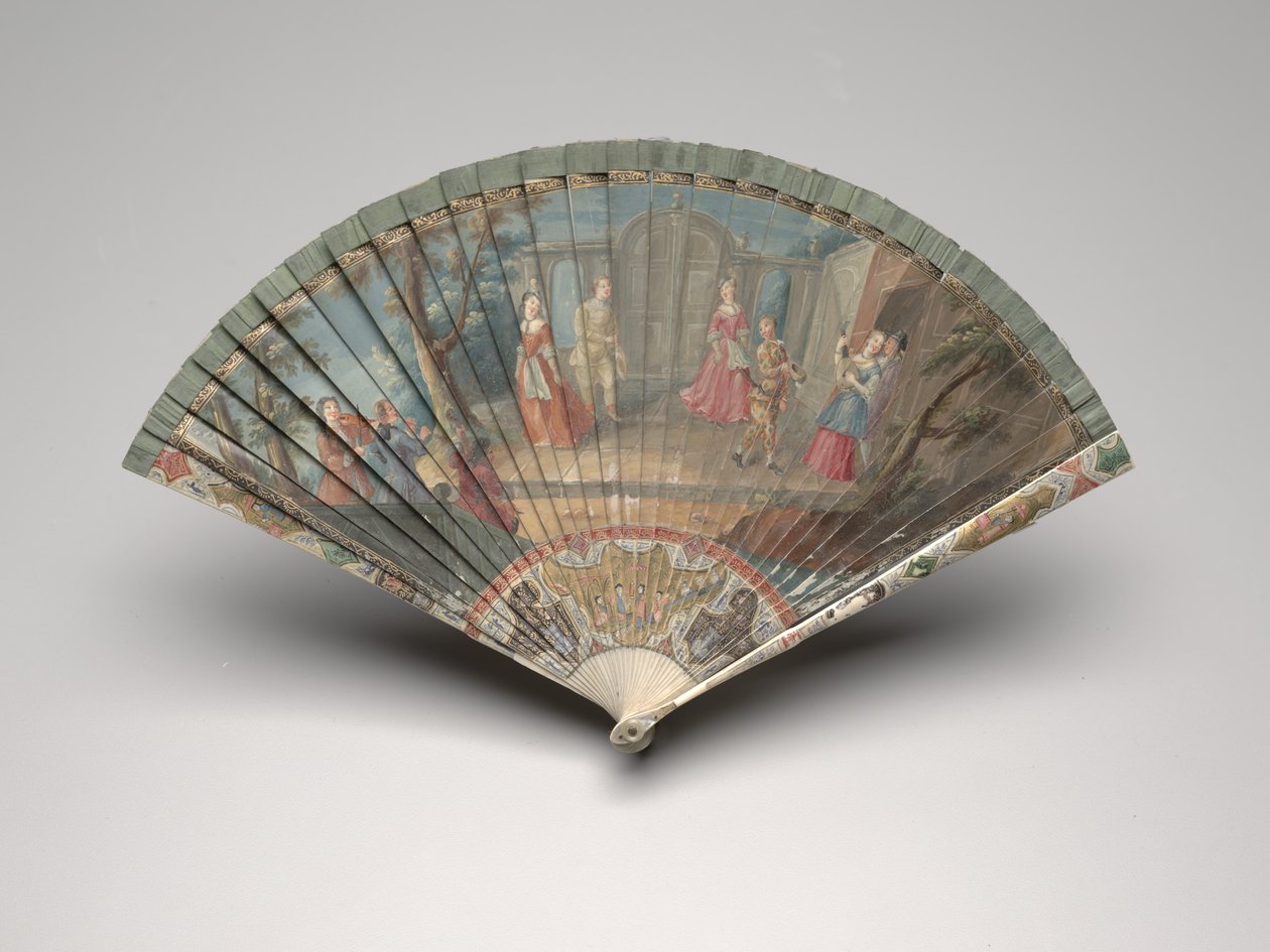 مروحة Brisé مع مشهد من Comédie-Italienne ، حوالي 1700-25 (الغواش على العاج أو شفرات العظام ، الشريط الحريري ، التذهيب ، عرق اللؤلؤ والنحاس) بواسطة فنان غير معروف
