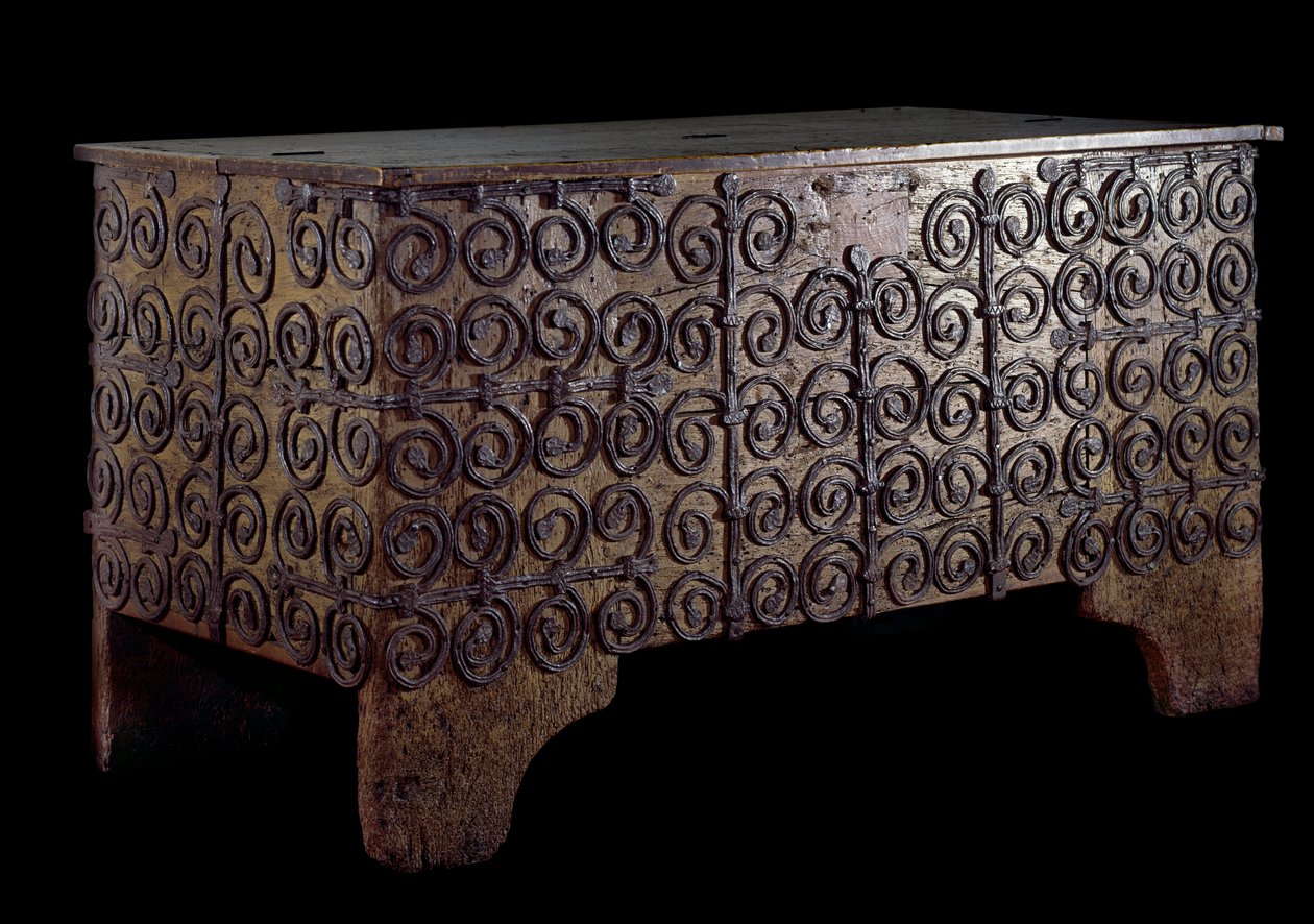 Chest in wrought iron and wood. 14th century Paris, decorative arts. بواسطة فنان غير معروف