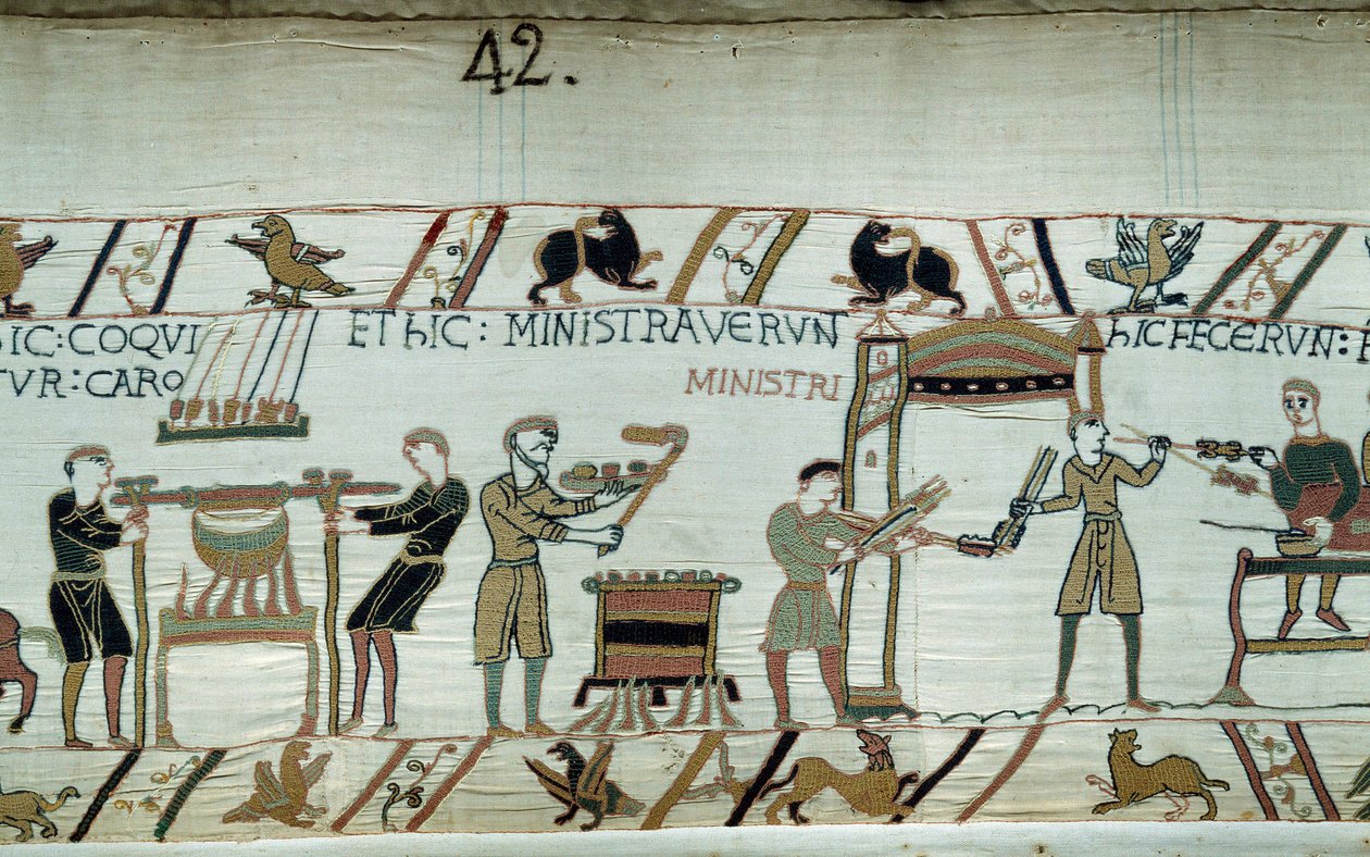 Conquete of England by the Duke of Normandy William the Conquerant (1027-1087) in 1066: preparation of the feast for the Duke and his armour before the Battle of Hastings, the meats roast, the servants prepare the poultry Detail of the tapestry of Bayeux o بواسطة فنان غير معروف