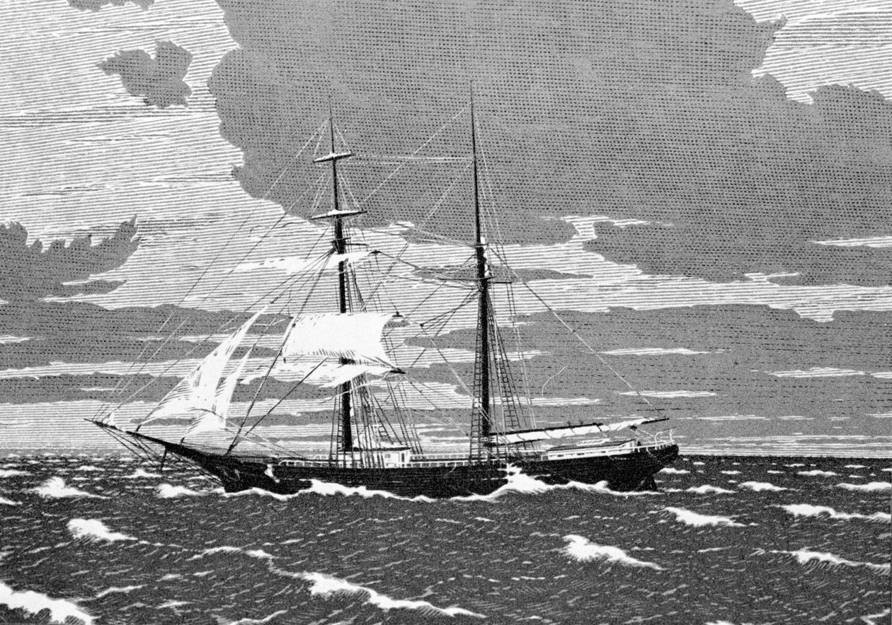 ديسمبر 1872 ، تم العثور على ماري سيليست مهجورة في وسط المحيط الأطلسي قبالة جزر الأزور. اختفى القبطان وزوجته وابنتهما البالغة من العمر عامين وكذلك أفراد الطاقم الثمانية. نقش القرن التاسع عشر. بواسطة فنان غير معروف