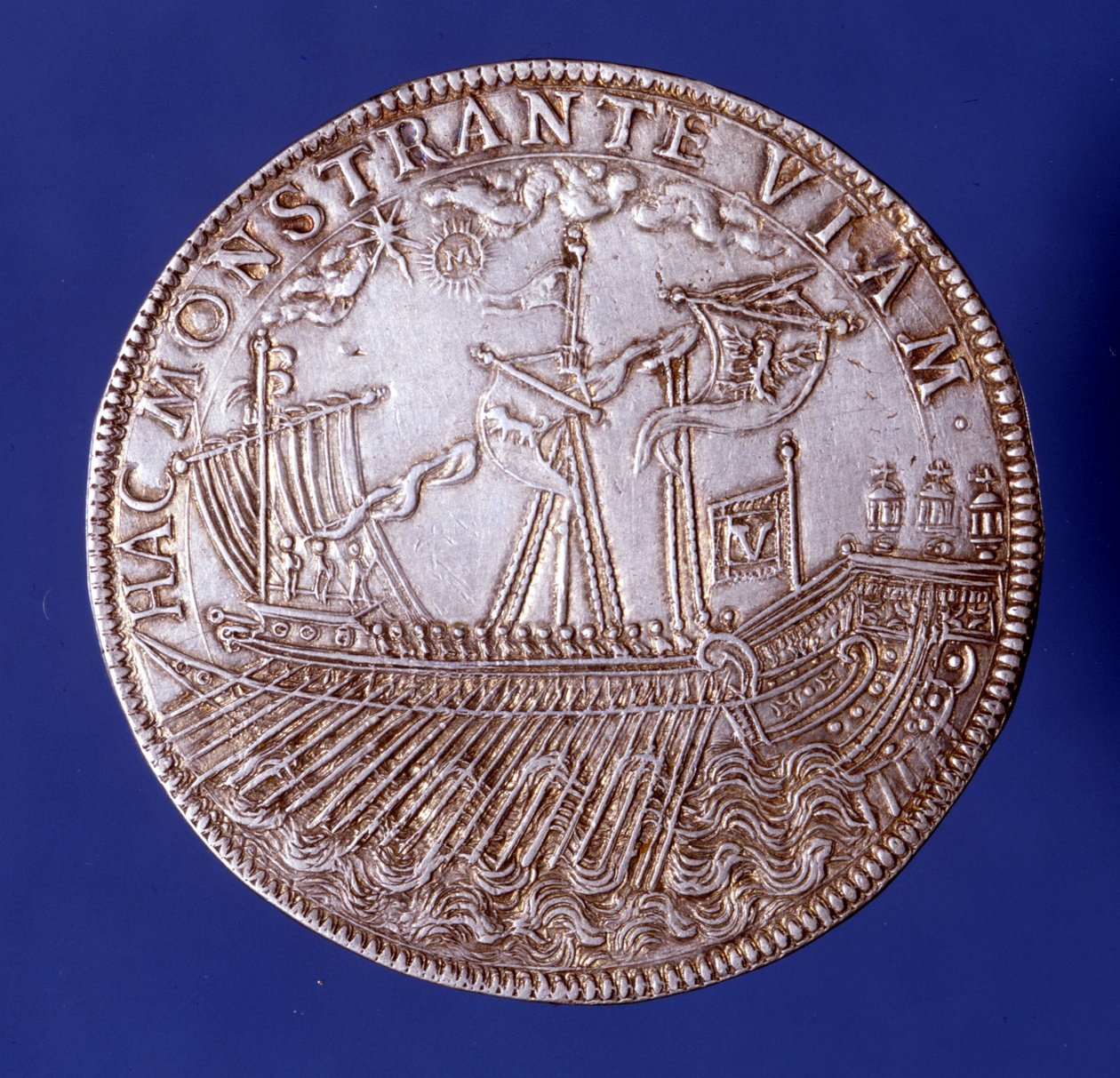 Ducat de Vincenzo Gonzaga (Vincent Gonzague) (1562 - 1612) ، دوق مانتوا يمثل لوحًا. بواسطة فنان غير معروف