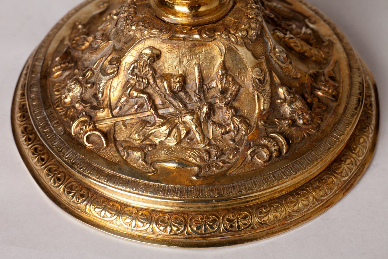 ميتالسميثينغ. كأس. هدية من canon A. Le Vaillant de la Bassarderie ، عميد الكاتدرائية الفصل 1726 إلى 1758. القرن الثامن عشر. التفاصيل أسفل. بواسطة فنان غير معروف