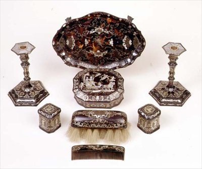 طقم طاولة الزينة من بيكيه ، 1740 (صدف السلحفاة والمعدن) بواسطة فنان غير معروف