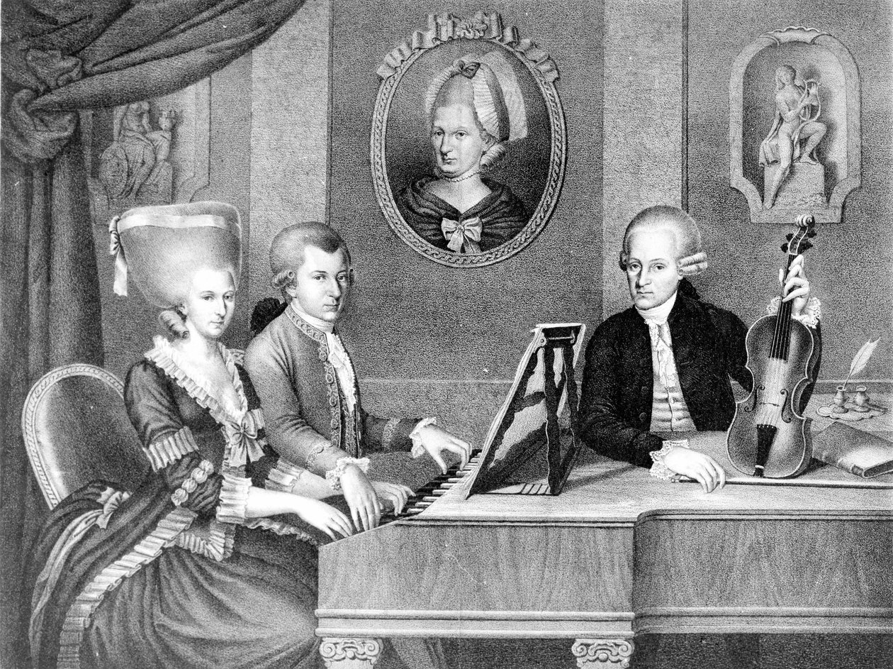 صورة لفولفجانج أماديوس موتسارت (1756 - 1791) بين والده ووالدته. مطبوعات القرن التاسع عشر. بواسطة فنان غير معروف