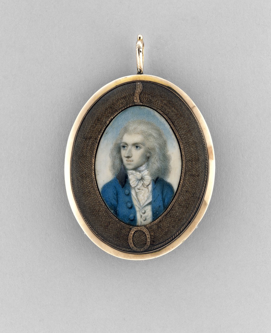 صورة لرجل ، حوالي عام 1790 (ألوان مائية على العاج ، والمذهب ، والشعر ، والزجاج) بواسطة فنان غير معروف