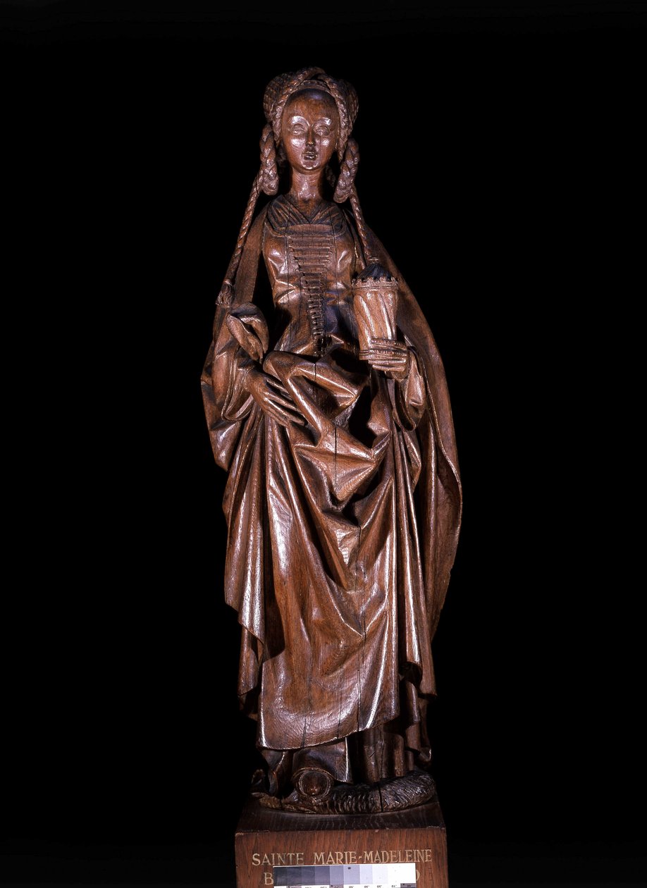 Saint Mary Magdalene in Mary of Burgundy, daughter of Charles the Temeraire, carved wood بواسطة فنان غير معروف