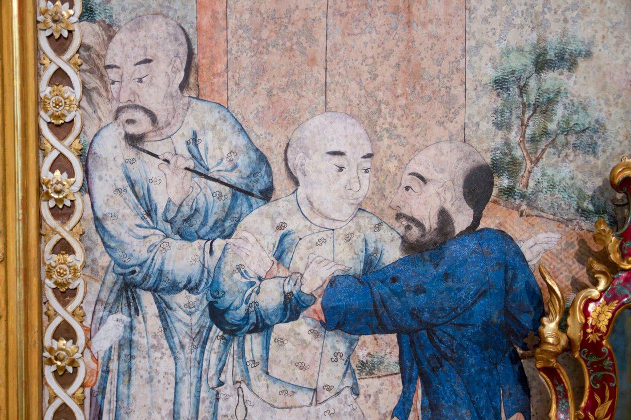 Scenes of everyday life in China, detail of the Chinese wallpaper, Chinese cabinet, Hunting residence, by Filippo Juvarra (1678-1736), Stupinigi, Piedmont, Italy بواسطة فنان غير معروف