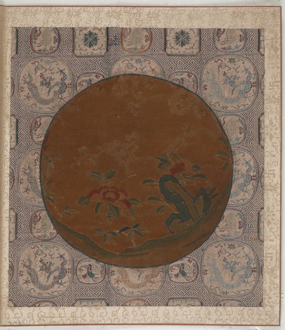 نسيج ( <em>كو-سسو</em> ) بواسطة فنان غير معروف
