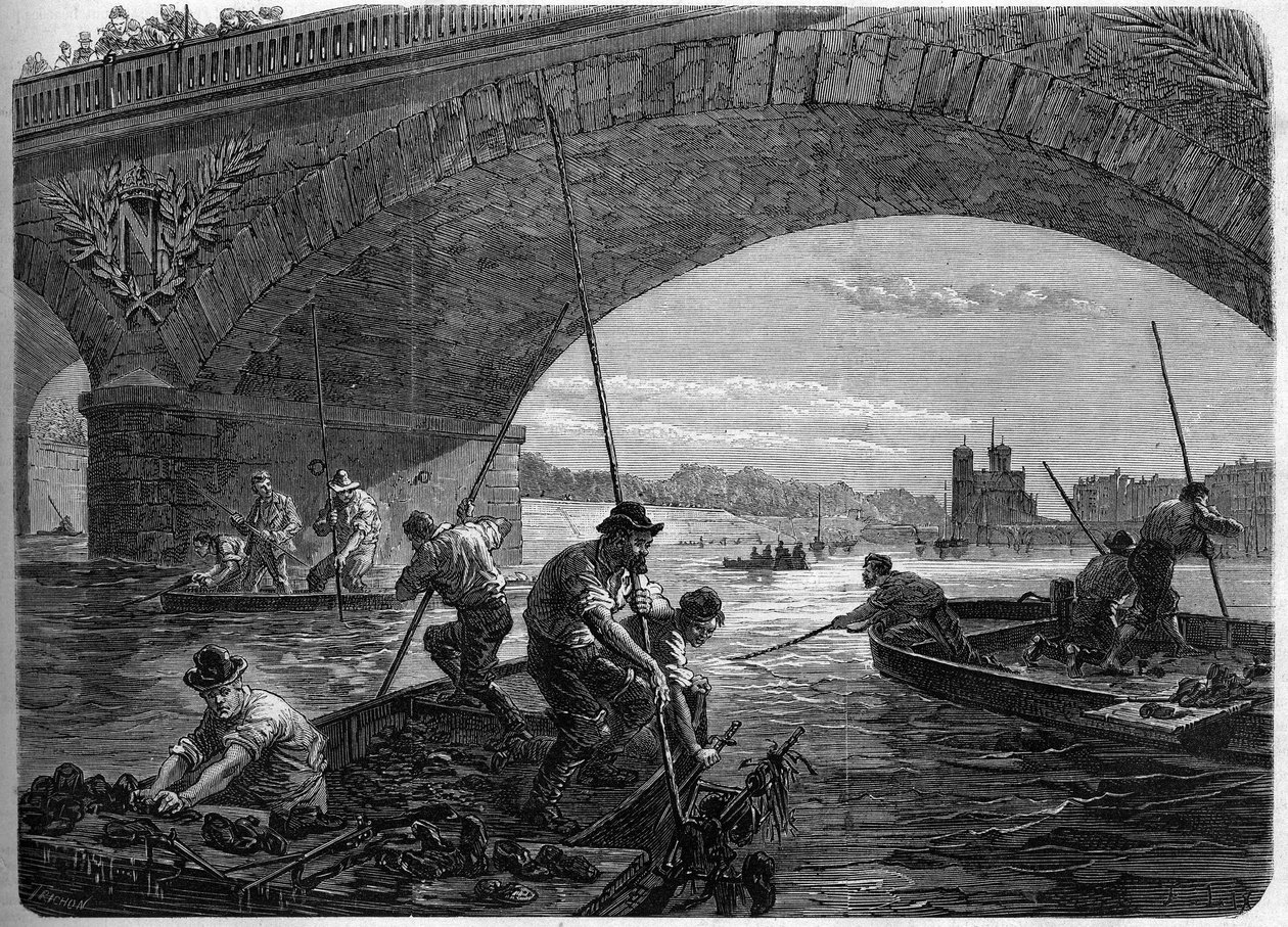 كومونة باريس عام 1871. صيد أسلحة ألقيت في نهر السين تحت جسر أوسترليتز من قبل الفدراليين (الكوميونات) في وقت المناقشة النهائية للبلدية. بواسطة فنان غير معروف