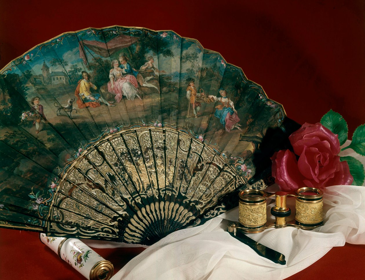 Theatre accessories: fan and binoculars. 18th century. Paris, decorative arts بواسطة فنان غير معروف