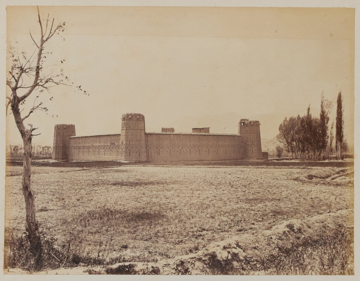 حصن حدودي بواسطة مصور غير معروف