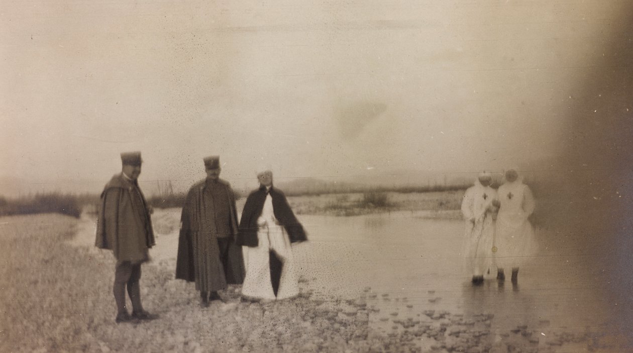  بواسطة مصور غير معروف