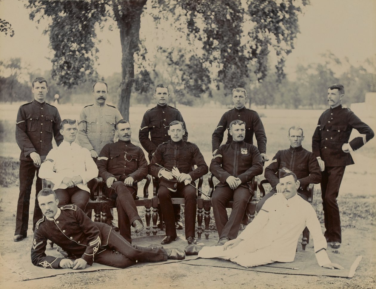 عريف؟ ج؟ السرية ، الكتيبة الأولى ، فوج بيدفوردشير ، 1890 حوالي عام بواسطة غير معروف