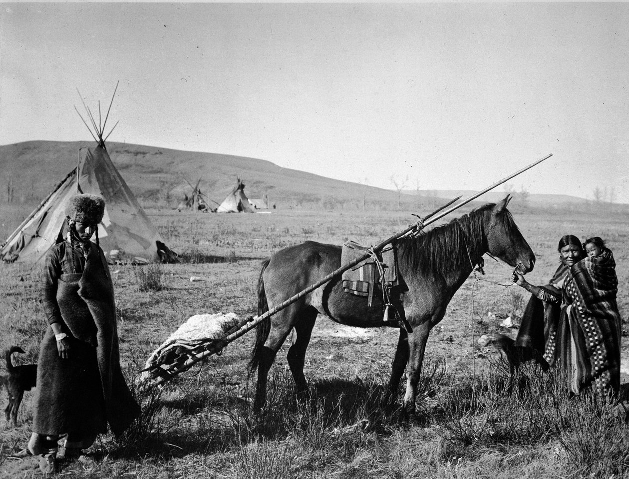 Cree Indian Family of Canada بواسطة مصور غير معروف