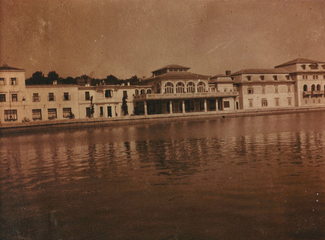  بواسطة مصور غير معروف