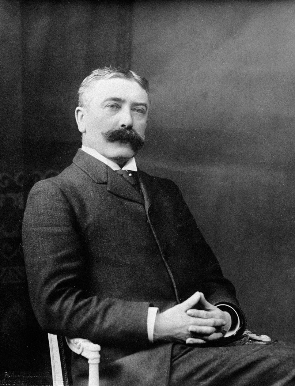 فرديناند دي سوسور 1857-1913 - لغوي سويسري بواسطة مصور غير معروف