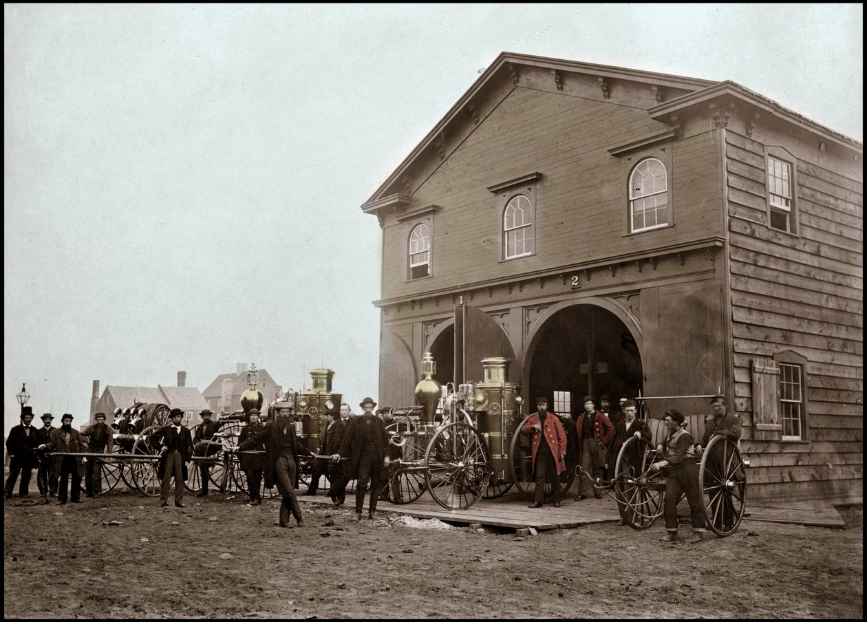 إطفائيون يقفون أمام الثكنات بالإسكندرية. فرجينيا ، الولايات المتحدة. 1863. التصوير الفوتوغرافي بواسطة مصور غير معروف