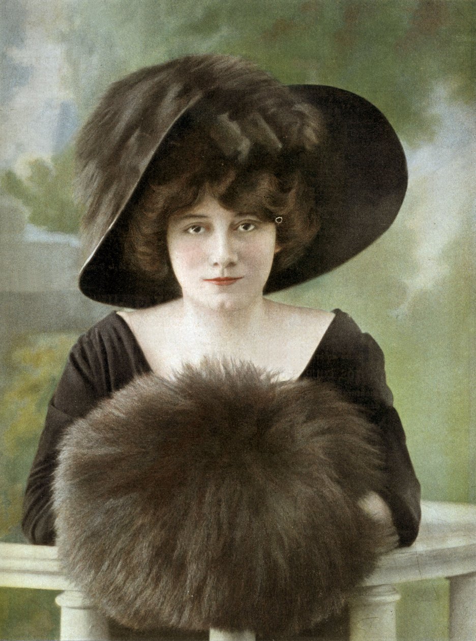 الممثلة الكوميدية الفرنسية كورا لابارسيري (1875-1951) صورة من صحيفة "لو تياتر" الفرنسية في 1 يناير/كانون الثاني بواسطة مصور غير معروف