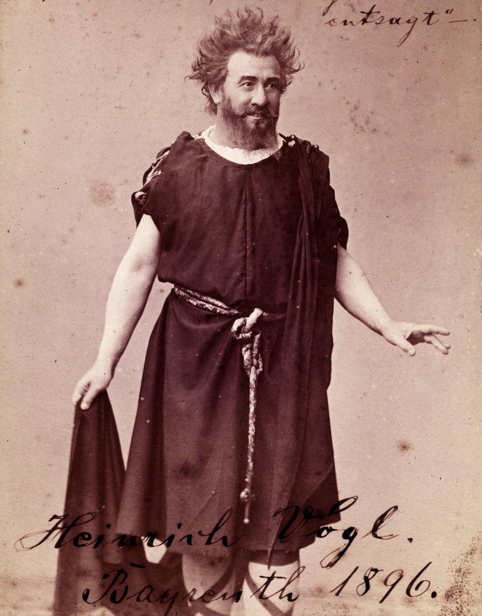 التينور الألماني هاينريش فوغل (1845 - 1900) كصندوق في "سيغفريد" لريتشارد فاجنر في بايرويت. 1896 بواسطة مصور غير معروف