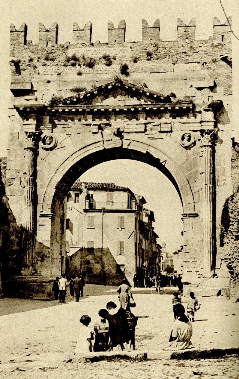  بواسطة مصور غير معروف