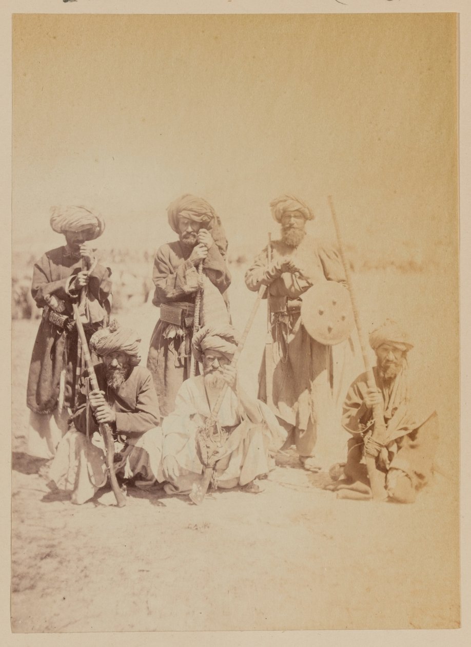 رجال قبائل باثان بواسطة مصور غير معروف