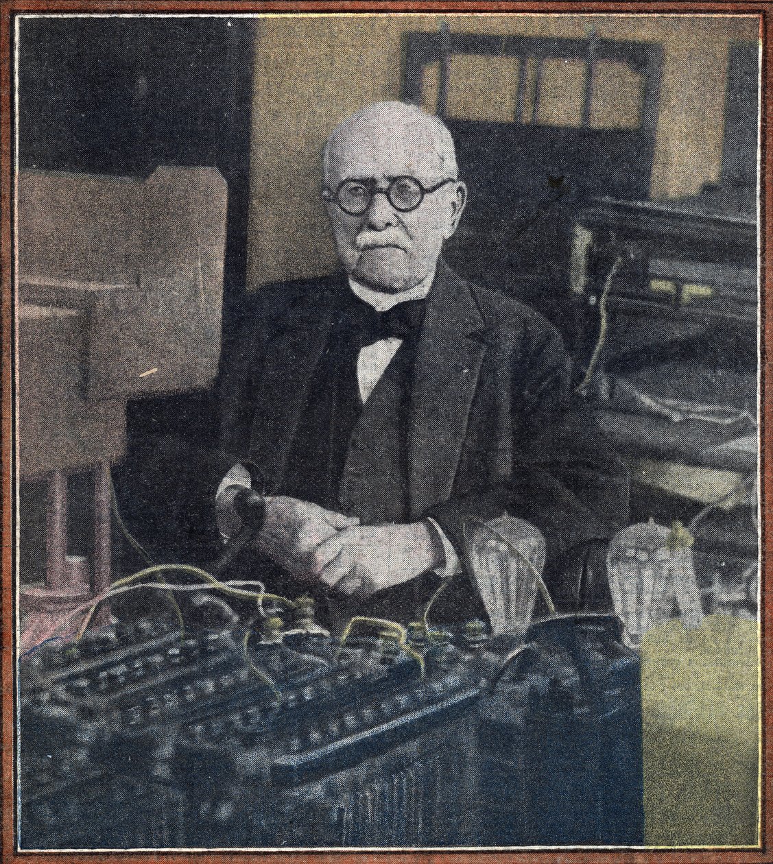 صورة لإدوار برانلي (1844-1940) الفيزيائي (بورتريه للمخترع الفرنسي، الفيزيائي إدوار برانلي) من "لو بيليرين" مايو 1934 مجموعة خاصة بواسطة مصور غير معروف