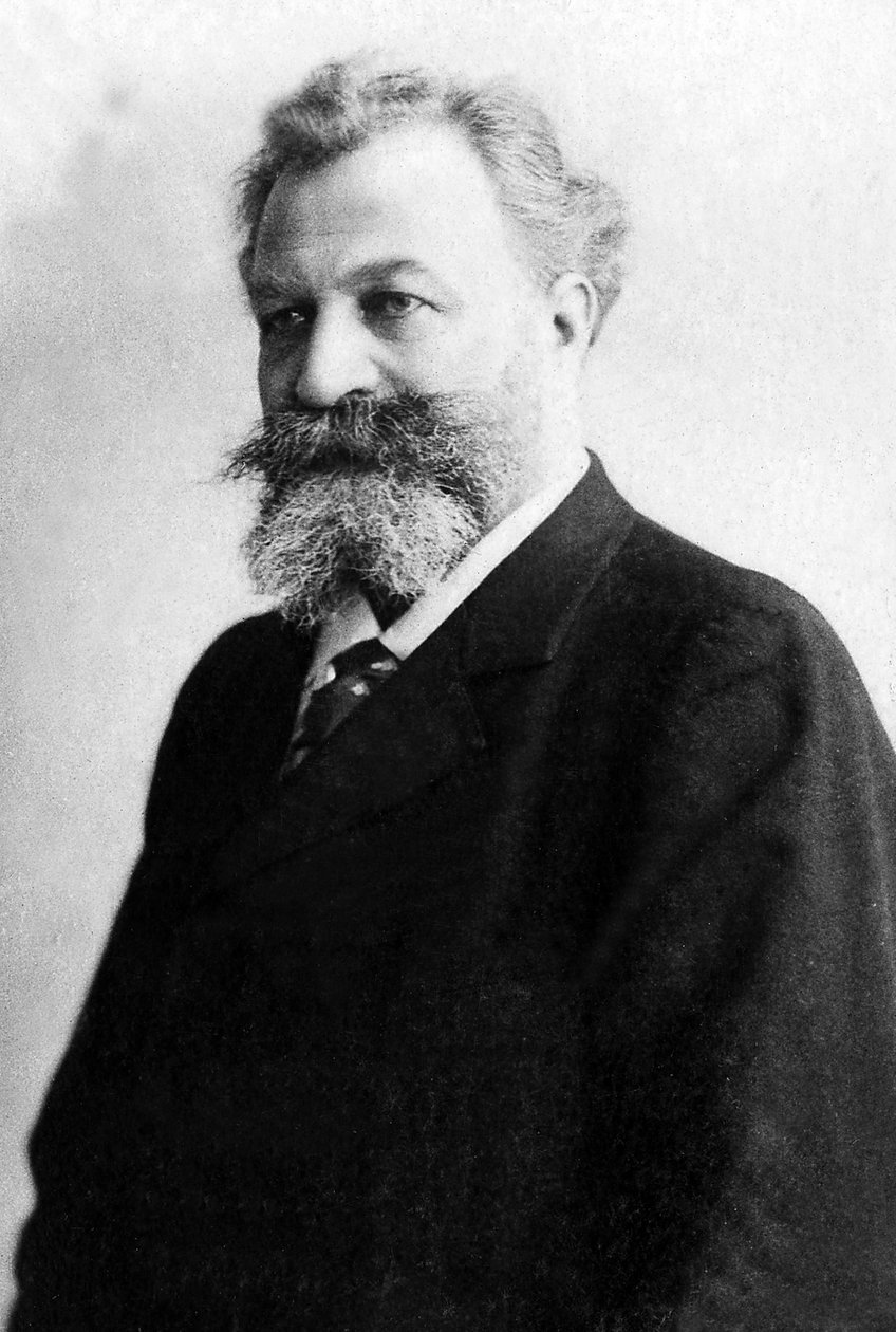 Portrait of Edouard Colonne (1838-1910), French violinist and conductor. بواسطة مصور غير معروف