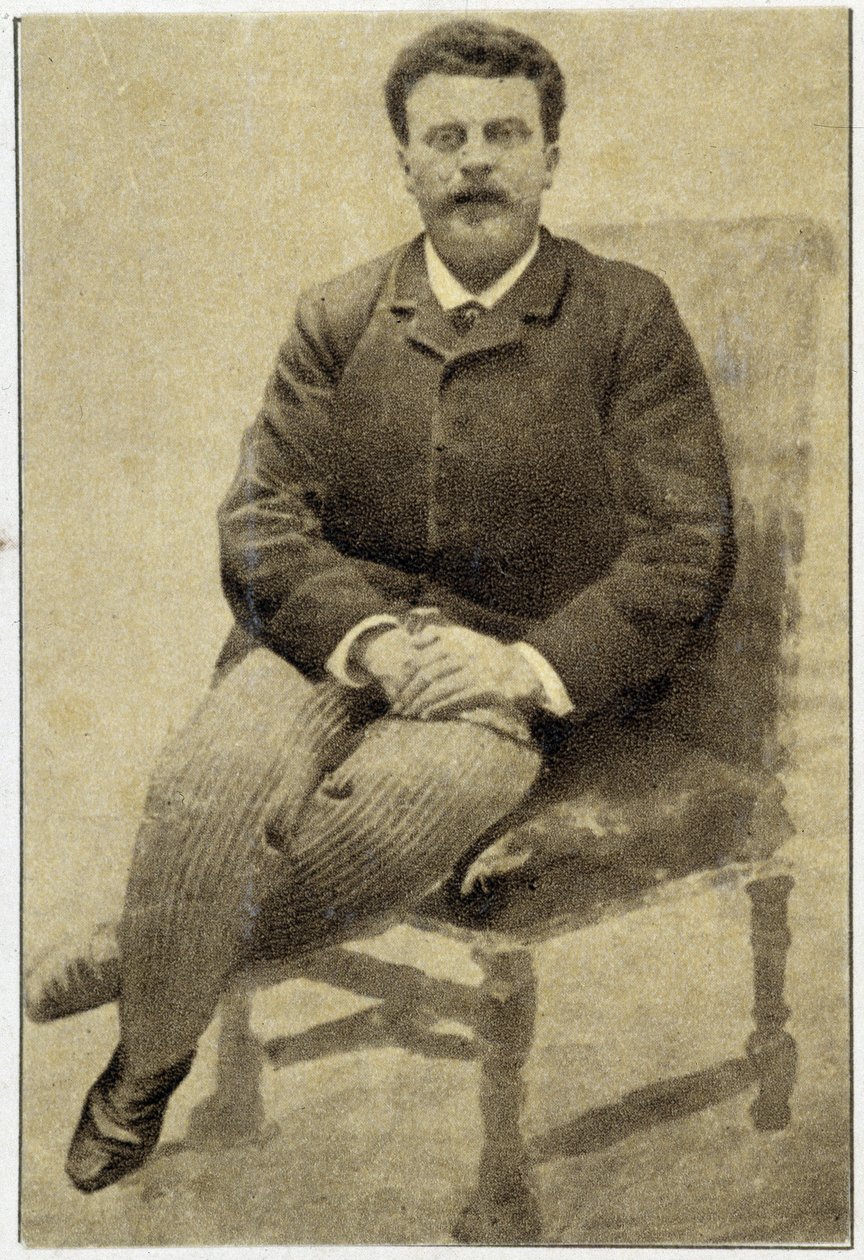 صورة لغي دي موباسان (١٨٥٠ - ١٨٩٣) عام ١٨٩٠. بواسطة مصور غير معروف