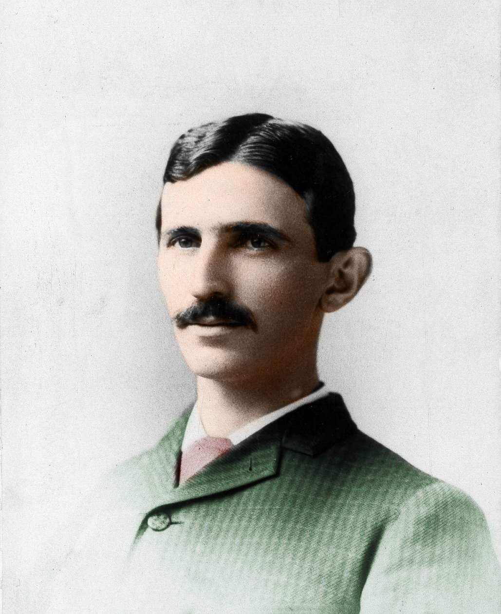 صورة لنيكولا (نيكولاي) تسلا (1857-1943). مهندس كهربائي وعالم فيزياء كرواتي يمنح الجنسية الأمريكية. بواسطة مصور غير معروف