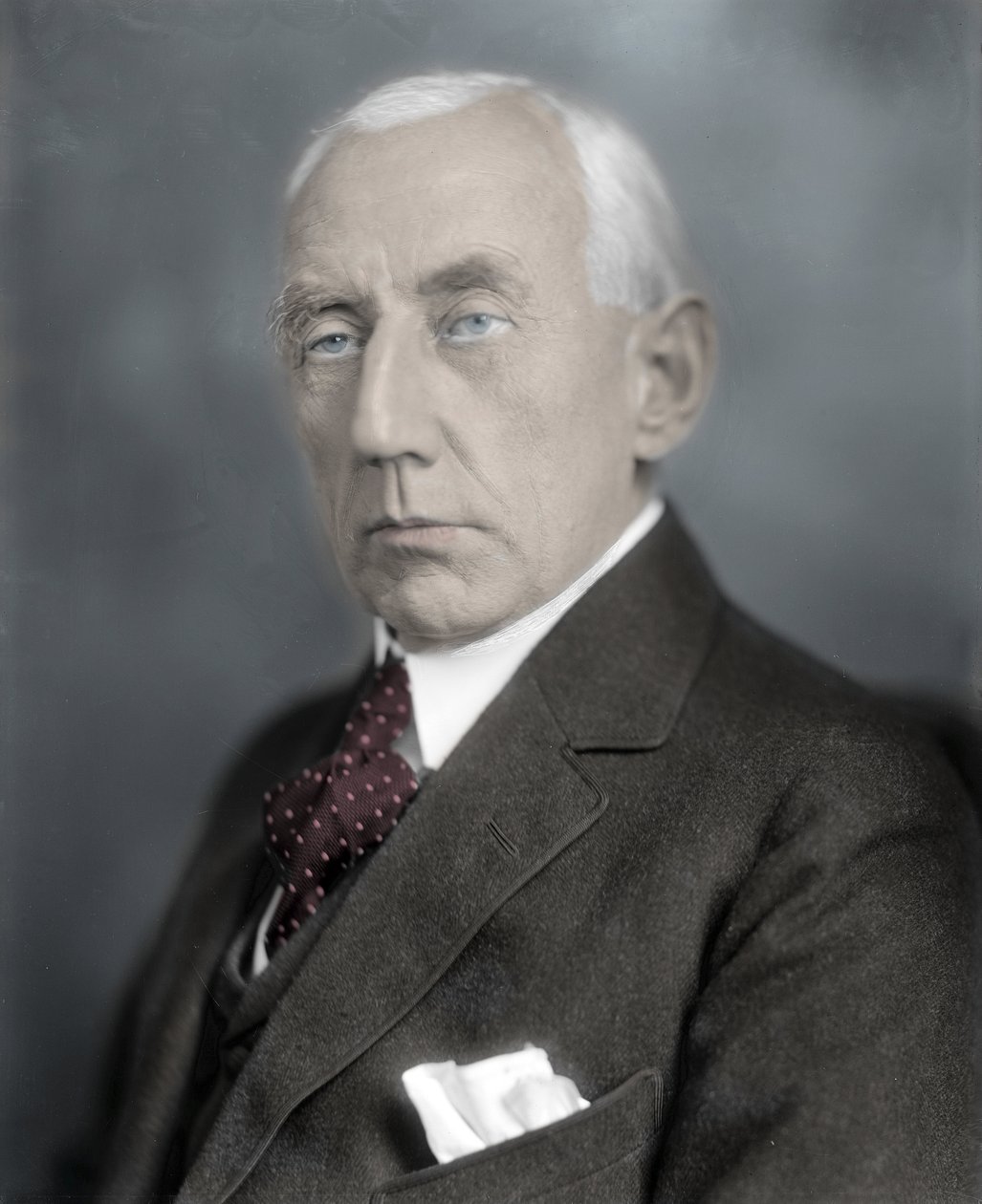 صورة لرولد أموندسن (1872 - 1928). بواسطة مصور غير معروف
