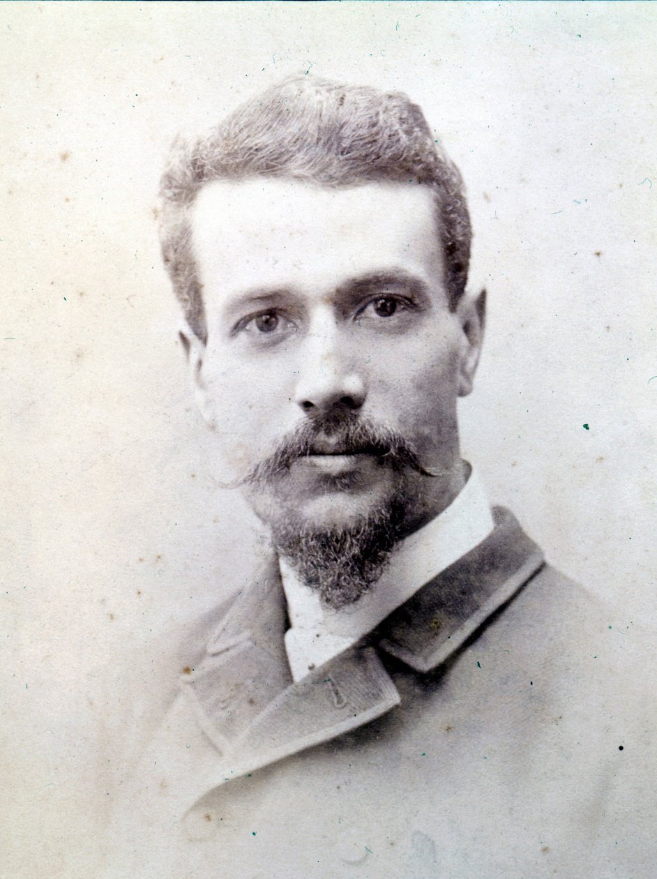 صورة لسافورجنان دي برازا (١٨٥٢ - ١٩٠٥). بواسطة مصور غير معروف
