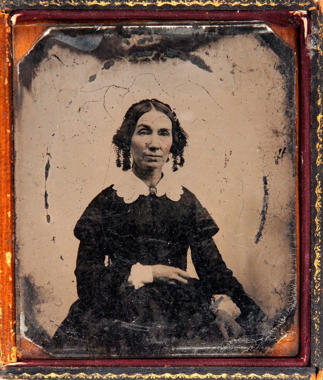 صورة لامرأة. Daguerreotype (Daguerre) تحت الإطار حوالي عام 1850. بواسطة مصور غير معروف