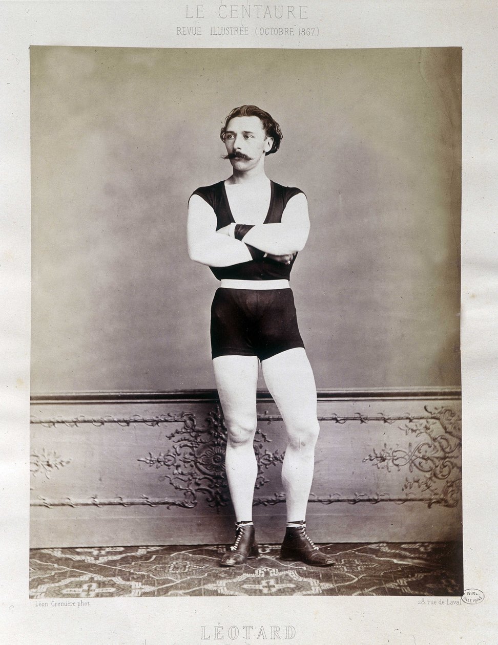لاعب الجمباز Jules Leotard - في "Centaure" في أكتوبر 1867 ، مدينة باريس. بواسطة مصور غير معروف